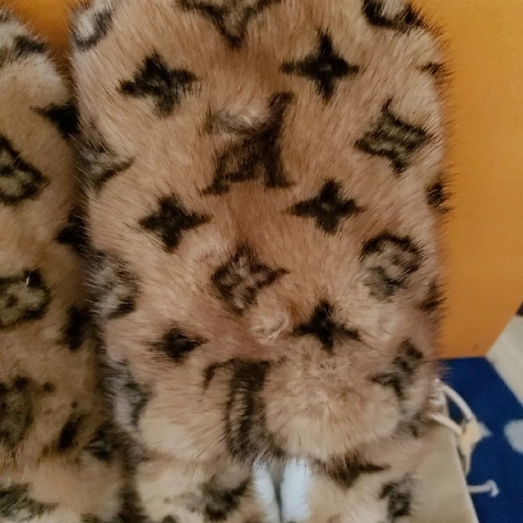 Louis Vuitton Sleeper Fur Flats Natural Color 40EU Limited Edition - Picture 4 of 16